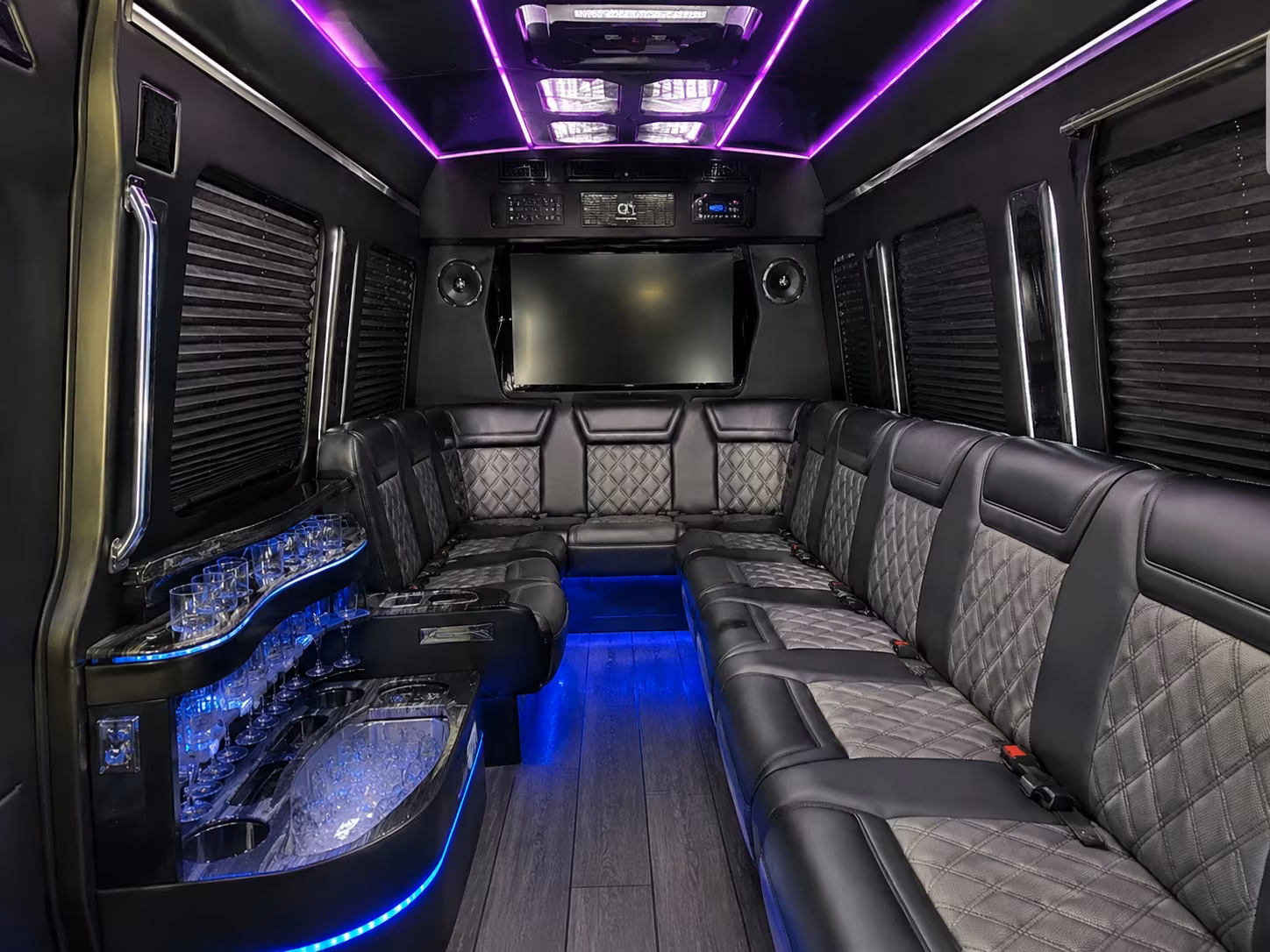 shuttle buses to uw huskies football at husky stadium
